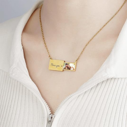Collar en forma de sobre personalizado